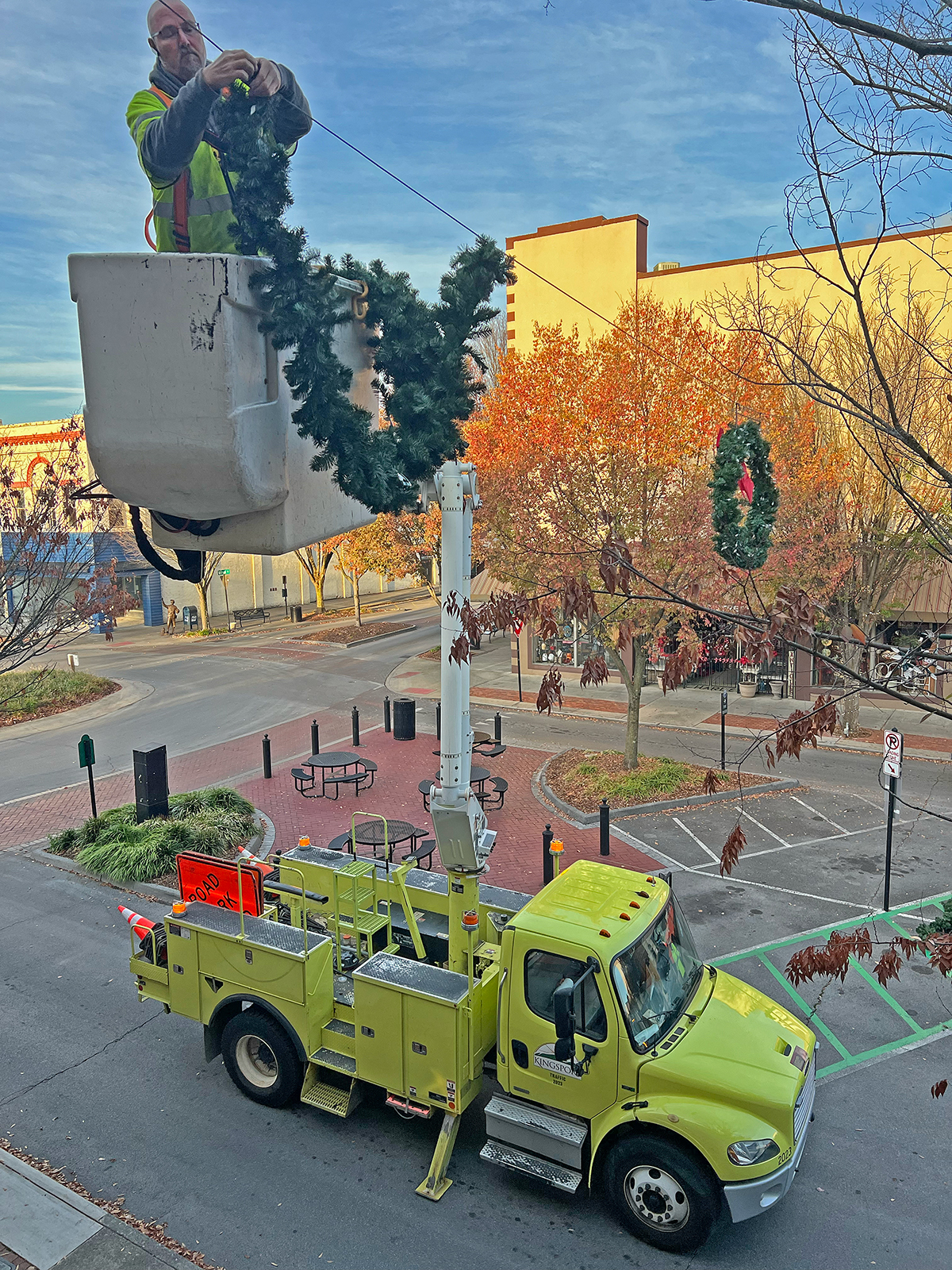 The Spirit of Christmas in Kingsport: Lights, Music, and Tradition